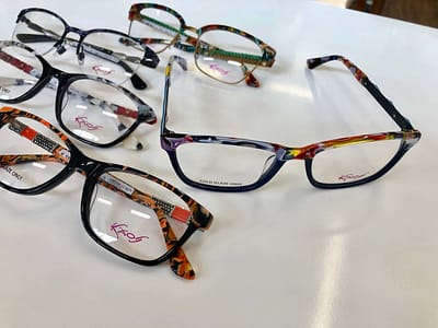Brillen mit Farbakzenten aus der Kaos-Kollektion