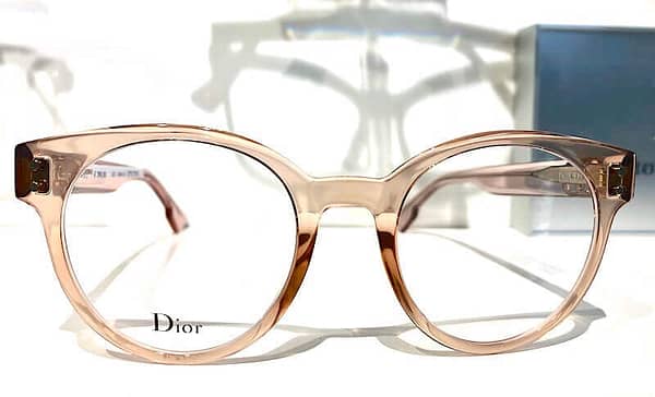 Brille-2020-transparente-damenbrille-zartrosa-dior